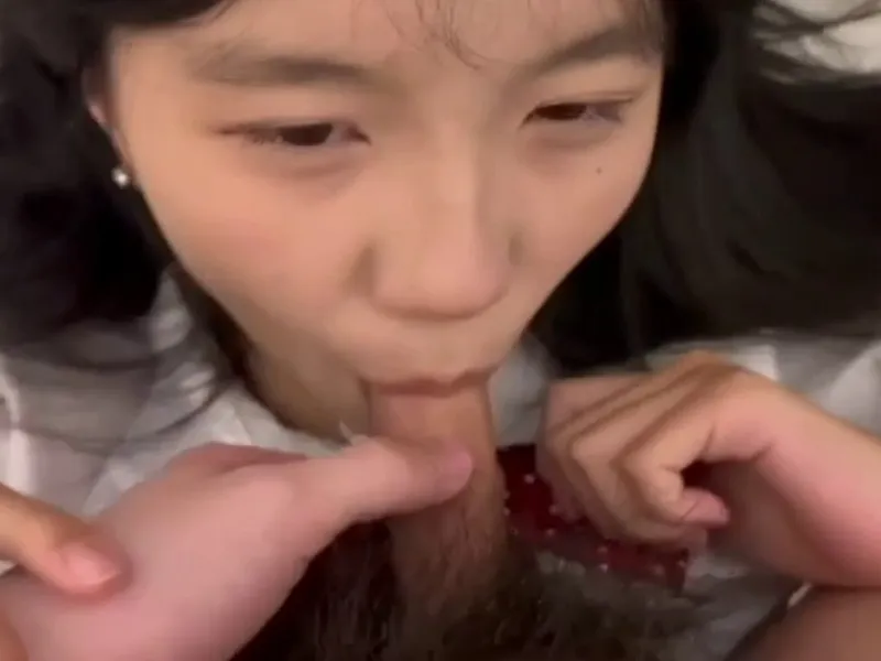 Em loli dễ thương mút củ khoải biến em thành con em đào nứng lồn p2